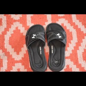 Under armour cushioned slides